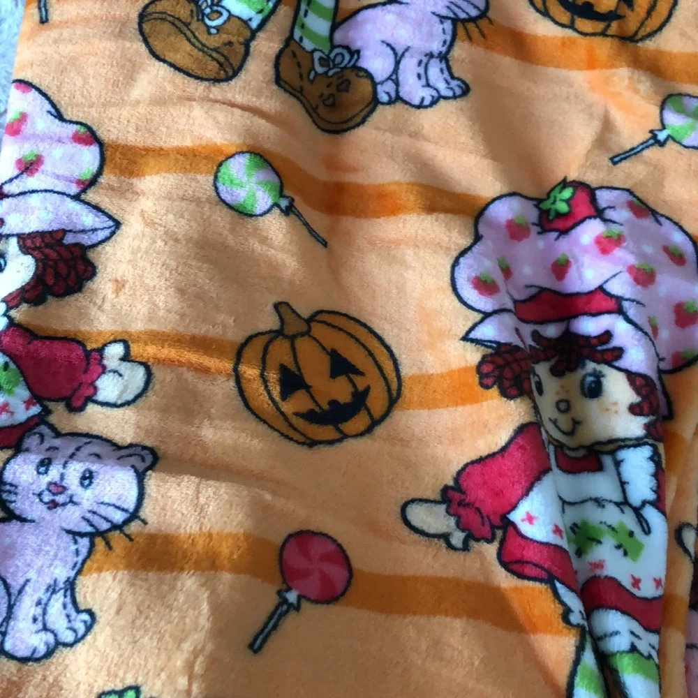 Strawberry Shortcake HALLOWEEN Plush Throw Blanket - Orange Print